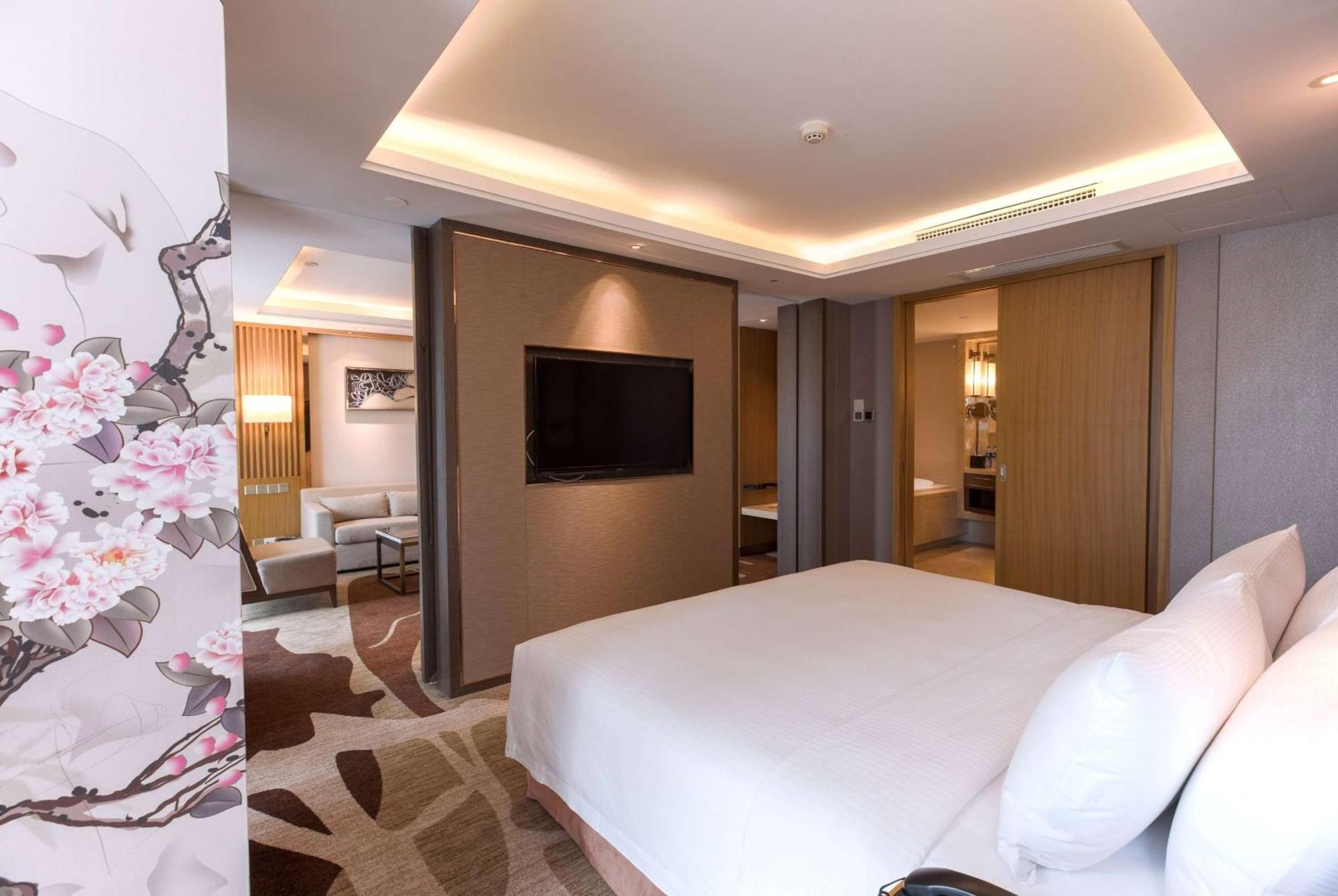 Ramada Plaza By Wyndham Fuzhou South Hotel Екстериор снимка