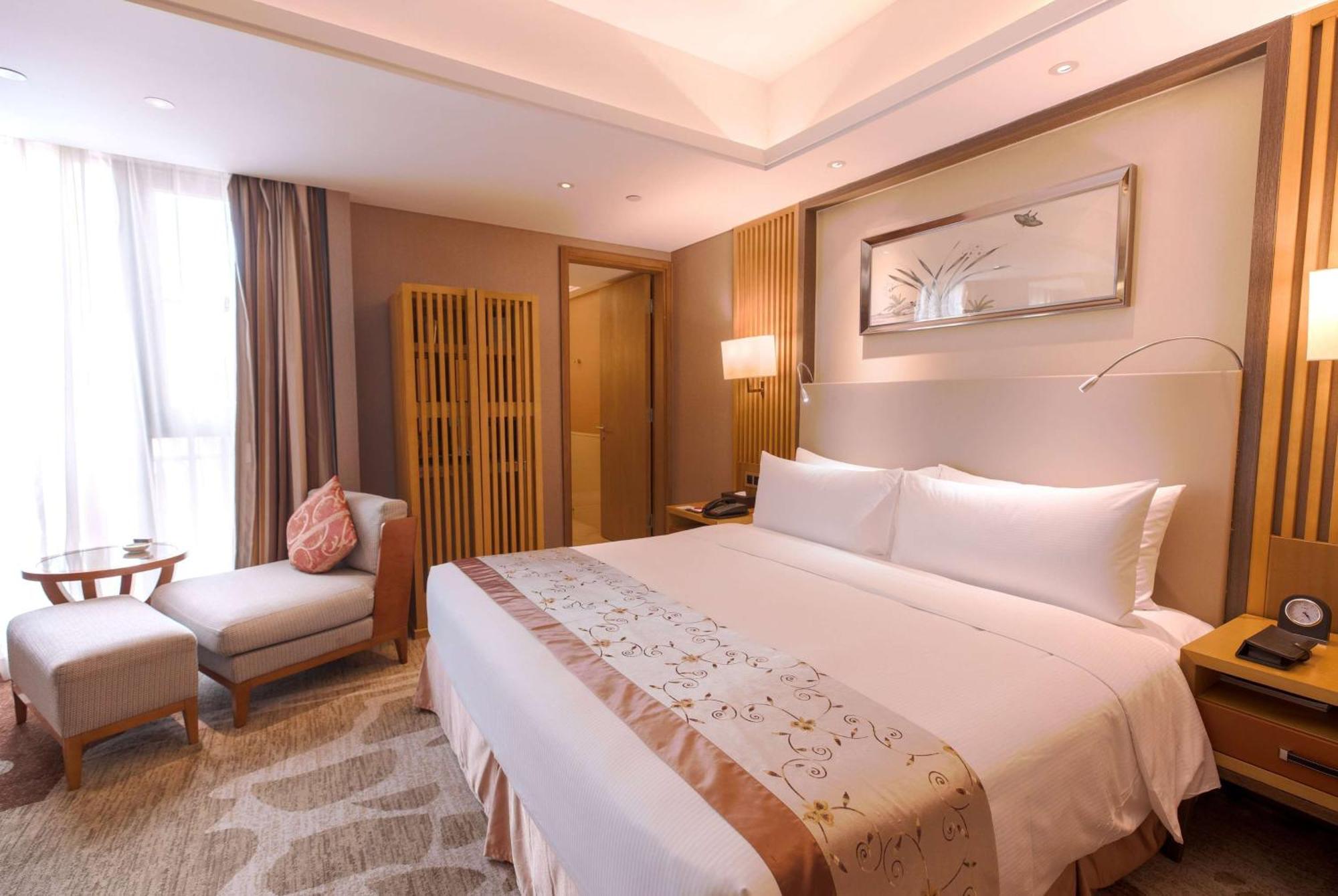 Ramada Plaza By Wyndham Fuzhou South Hotel Екстериор снимка